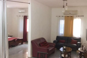 Grand studio climatisé 5' mer accès Dakar